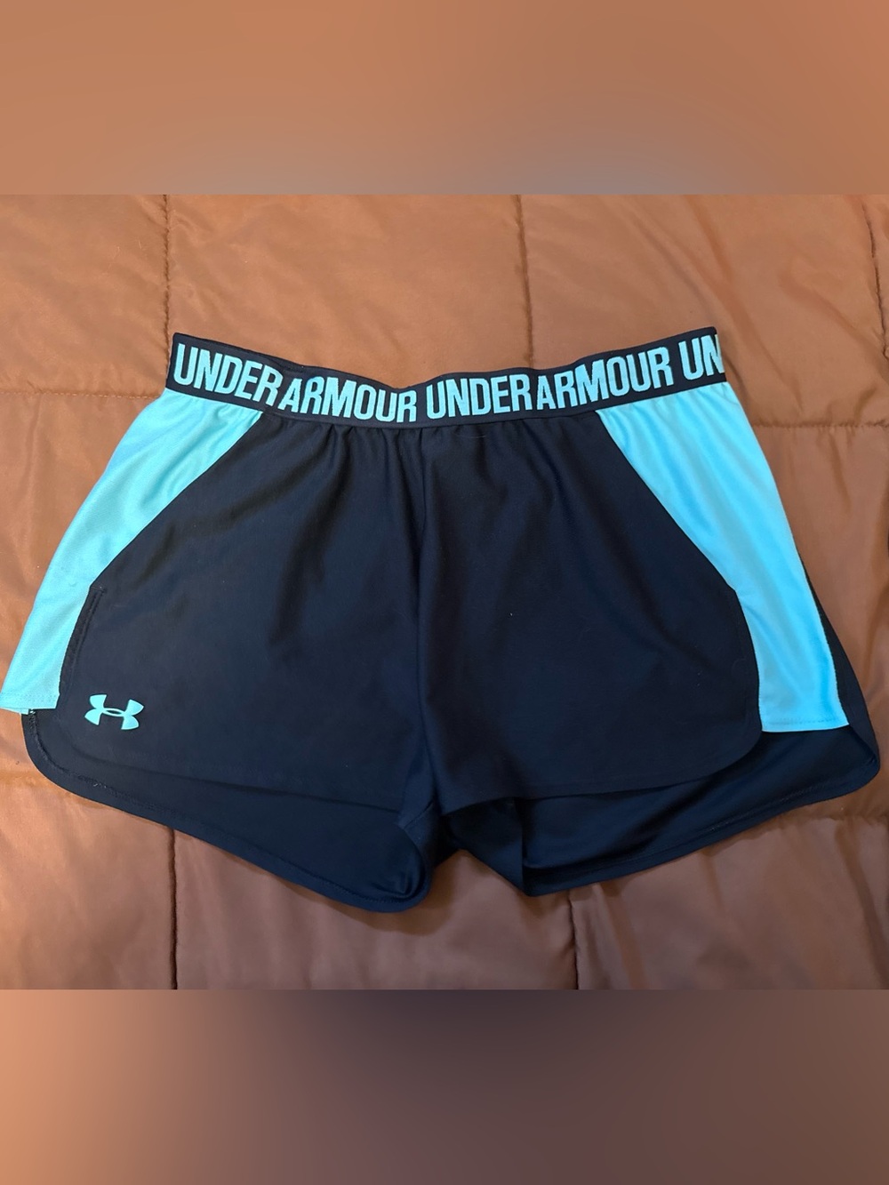 Under Armour black and teal shorts size L #athletic #performance